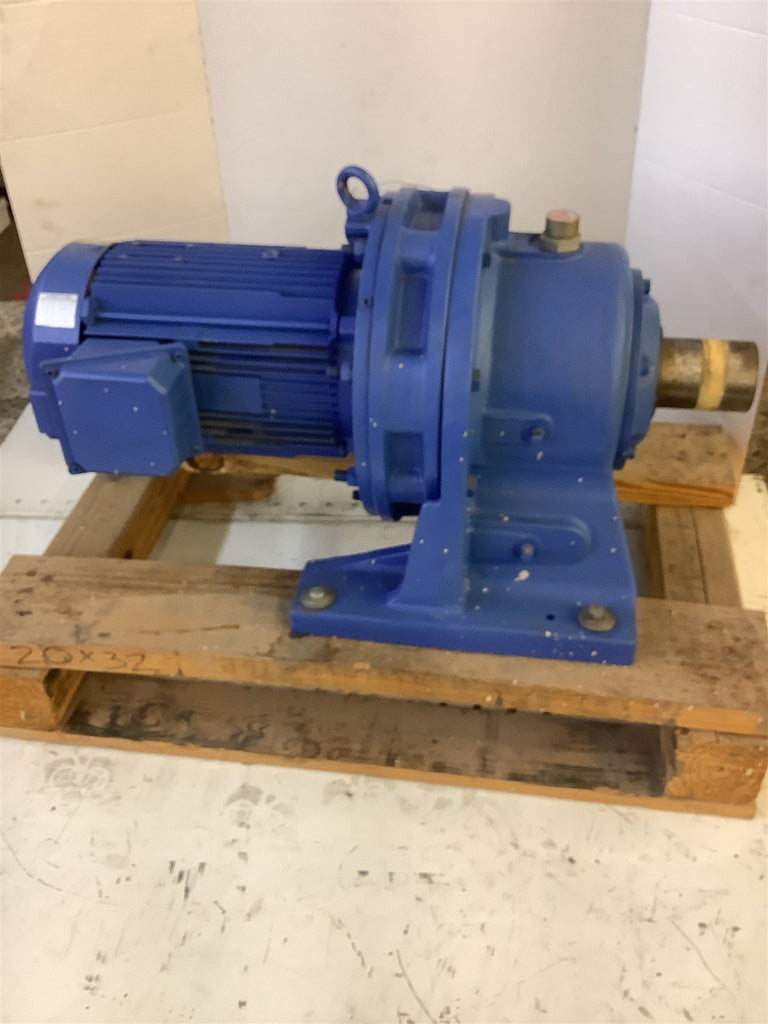 Sumitomo CHHM8-6175YB-71 AC Motor 7.5HP 230V 1710RPM V-132S 3PH 24.6 Output RPM