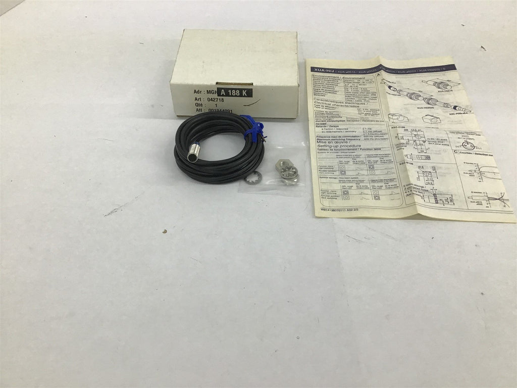 Telemecanique XUA J0224 Photoelectric Sensor 12..24 VDC