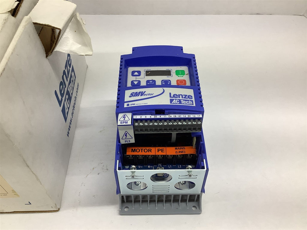 Lenze AC Tech ESV371 N02YXB Drive