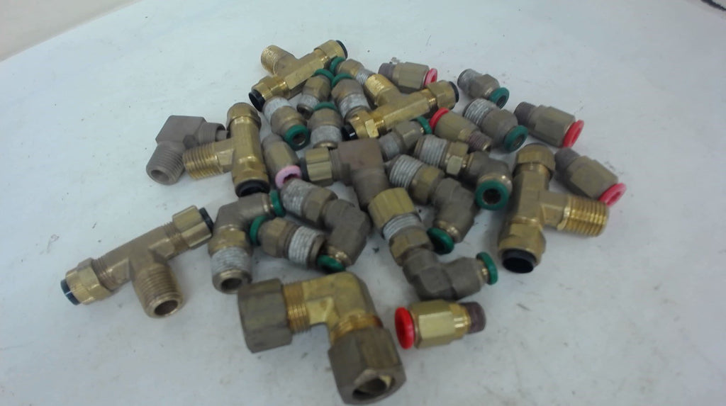 VARIOUS BRASS FITTINGS, MOSTLY 1/4"