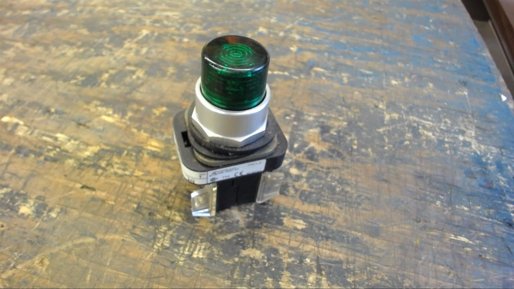 ALLEN-BRADLEY 800T-QB10 GREEN ILLUMINATED PUSH BUTTON 120 VOLT AC/DC