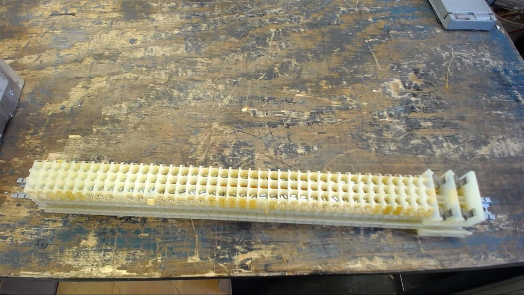 LOT OF 40 TERMINAL BLOCKS TYPE GR6, SERIES B 600 VOLT 8-22 AWG,