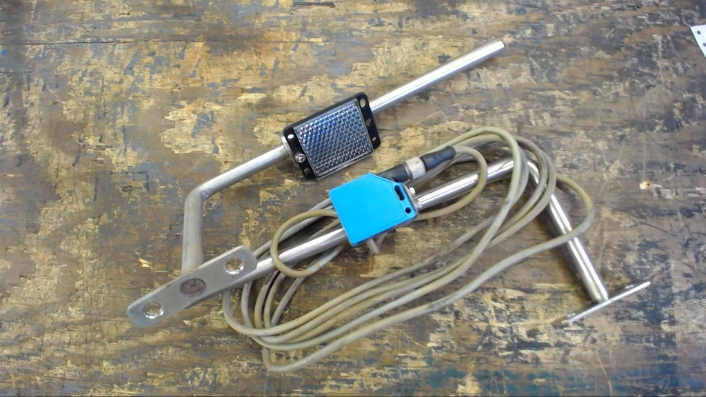 SICK PHOTOELECTRIC SENSOR WITH REFLECTOR