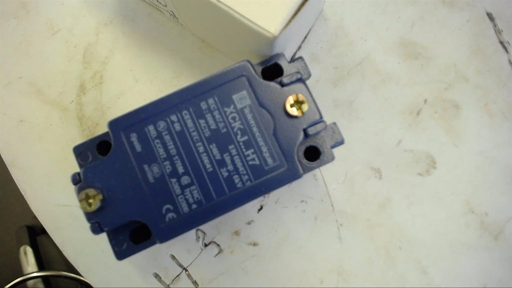 TELEMECANIQUE ZCKJ1H7 LIMIT SWITCH BODY