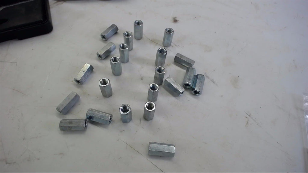 LOT OF 20 --1/4"-20 STANDOFFS