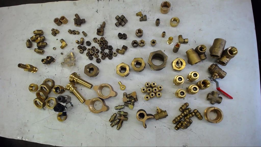 LOT OF ASSORTED BRASS FITTINGS SELLING AS PICTURED