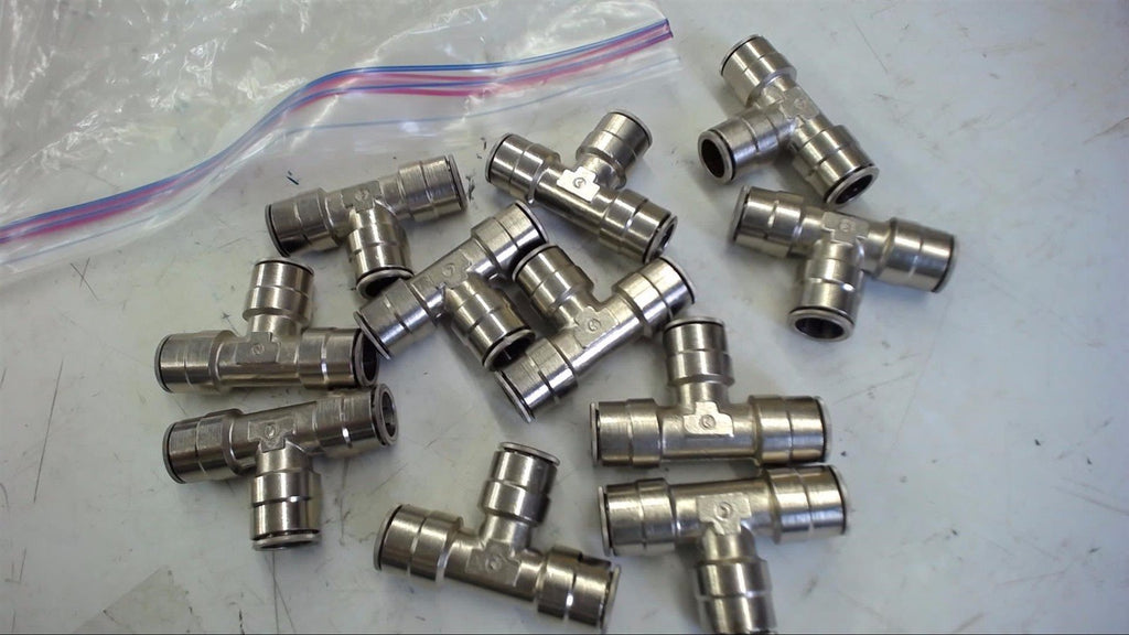 LOT OF 11-- STAINLESS STEEL TEES 1/2" X 1/2" X 1/2"