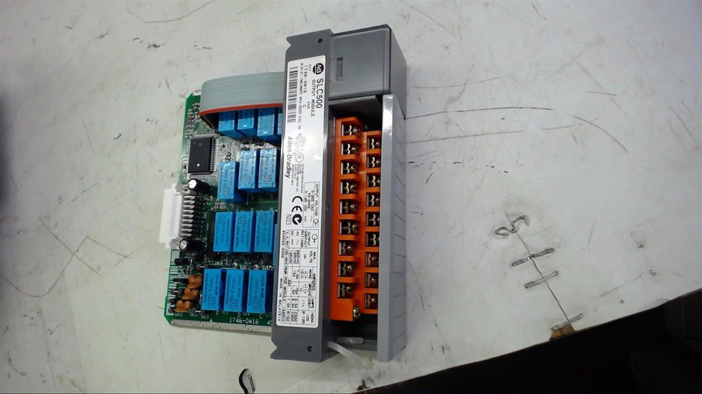 ALLEN-BRADLEY SLC 500 1746-0W16 OUTPUT MODULE 5-265 VAC, 5-125 VDC