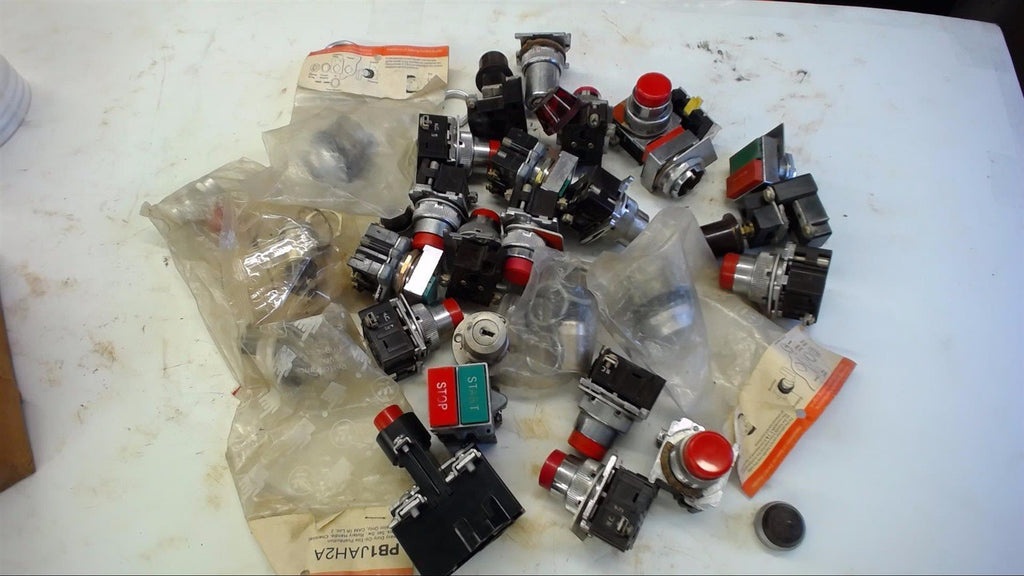 LOT OF 25+ ELECTRICAL PUSHBUTTONS AND ACCESSORIES