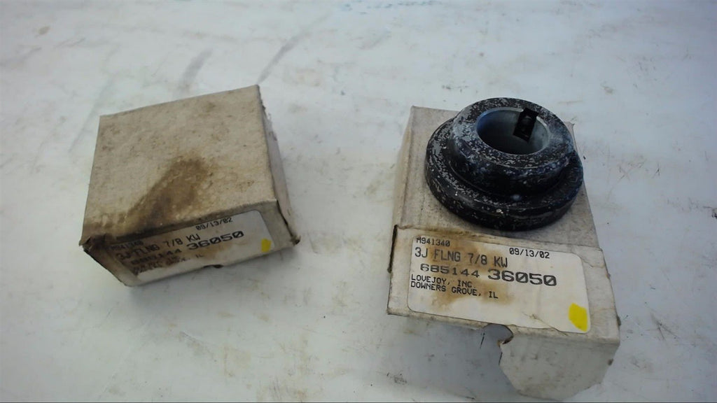 LOT OF 2-- LOVEJOY 3J FLANGE COUPLING 7/8" BORE
