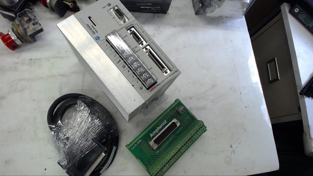ALLEN-BRADLEY 1398-DDM-009 SERVO DRIVE 120/240 V SINGLE PHASE 50/60 HZ INPUT,