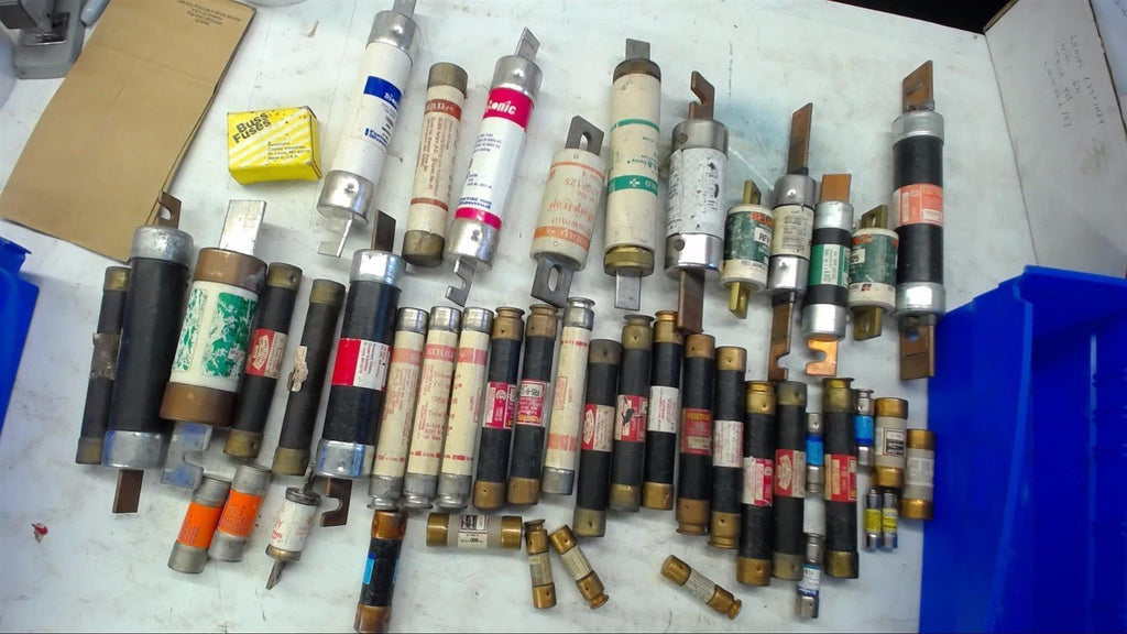 LOT OF 45 ASSORTED FUSES VARIOUS AMPERAGE