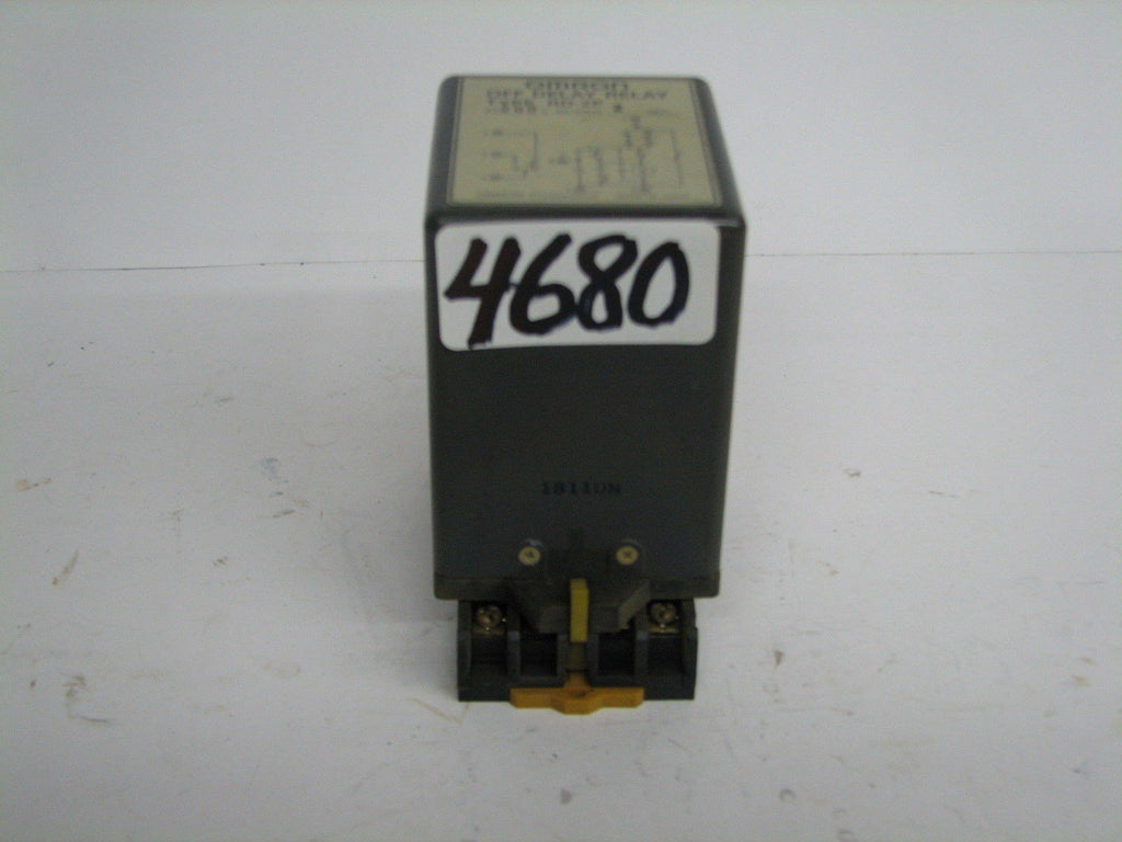 OMRON OFF DELAY RELAY - TYPE RD-SP  - AC 100V - 50/60 HZ - 2 SEC - DIN RAIL MT