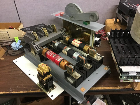 ALLEN-BRADLEY 40023-419-01 200 AMP SAFETY SWITCH DISCONNECT SWITCH